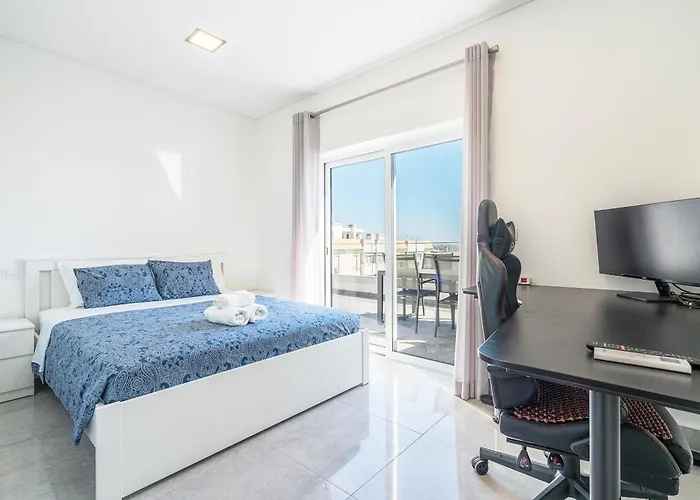 New Luxury Penthouse Beachfront In The Algarve * Armação de Pêra